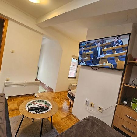 Apartman Ellye Lukavica Eksteriør billede