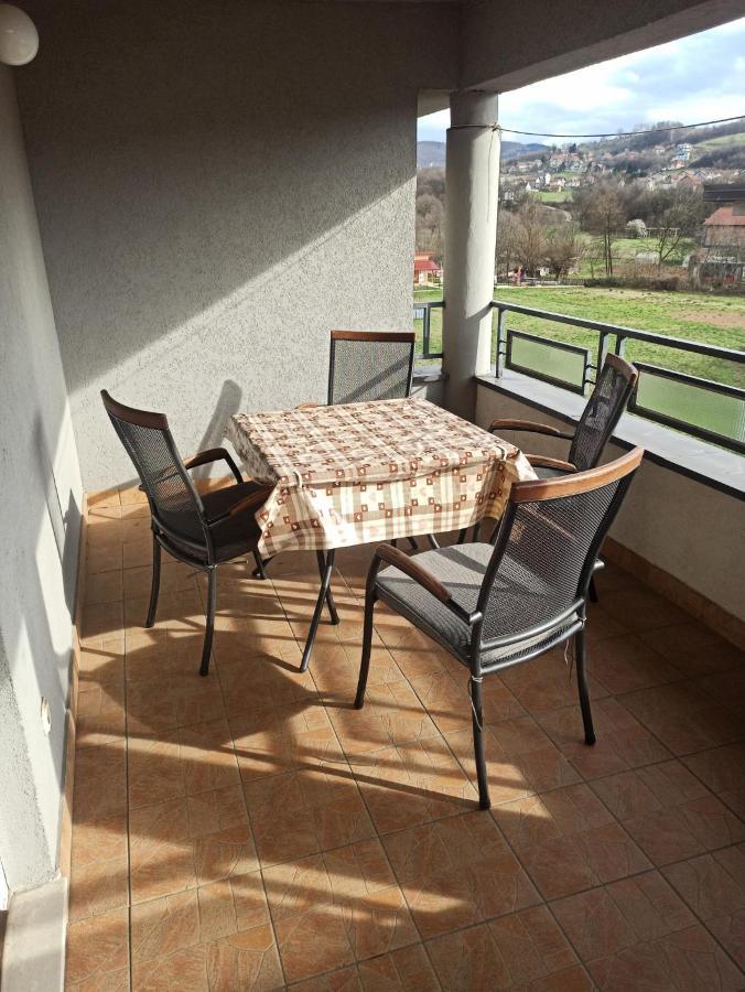 Apartman Ellye Lukavica Eksteriør billede