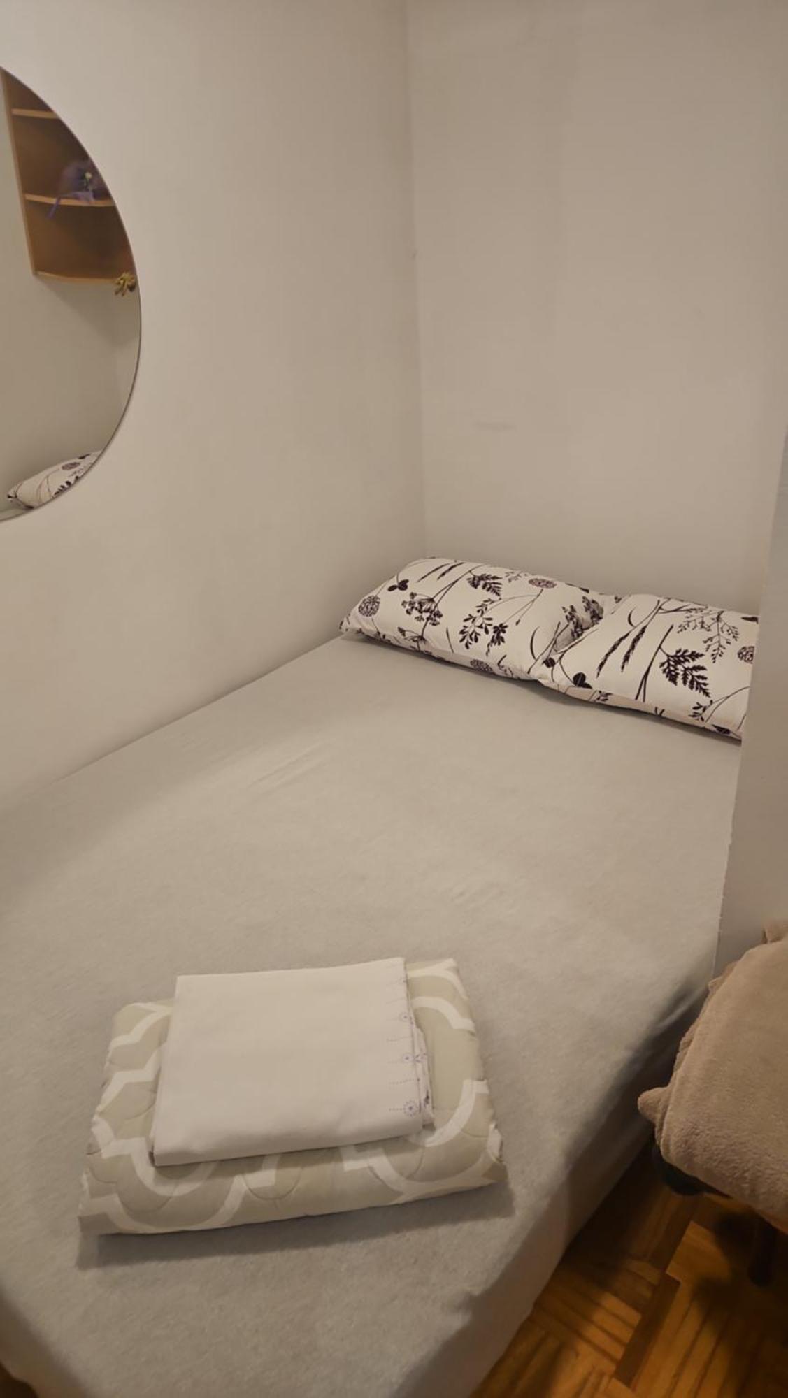 Apartman Ellye Lukavica Eksteriør billede