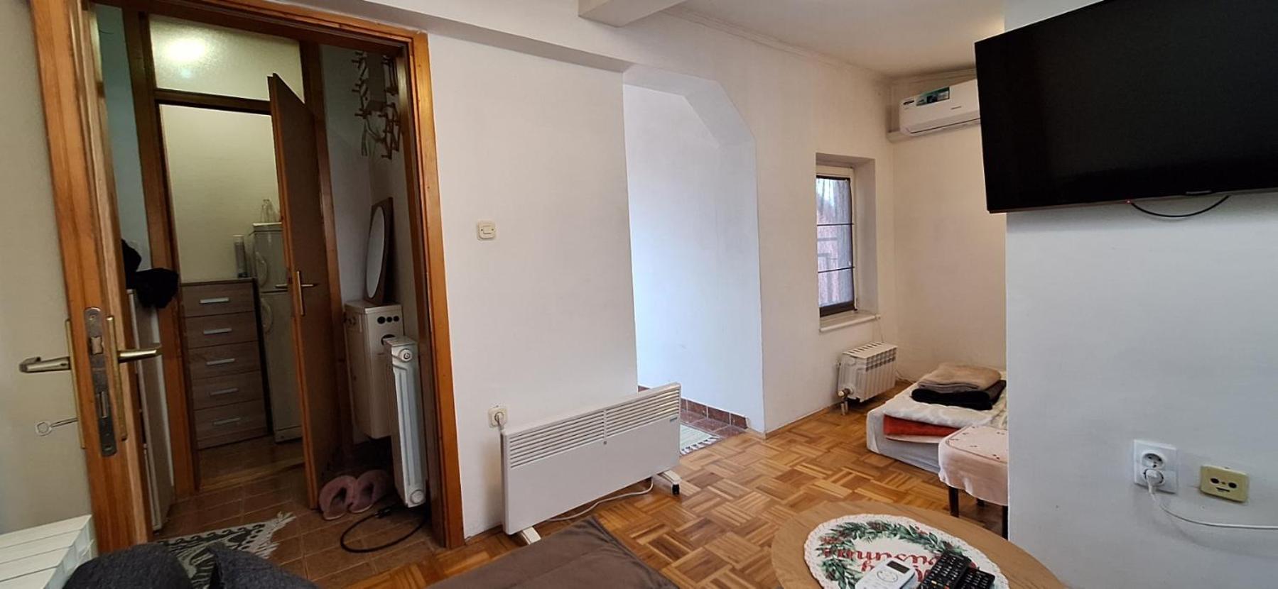Apartman Ellye Lukavica Eksteriør billede
