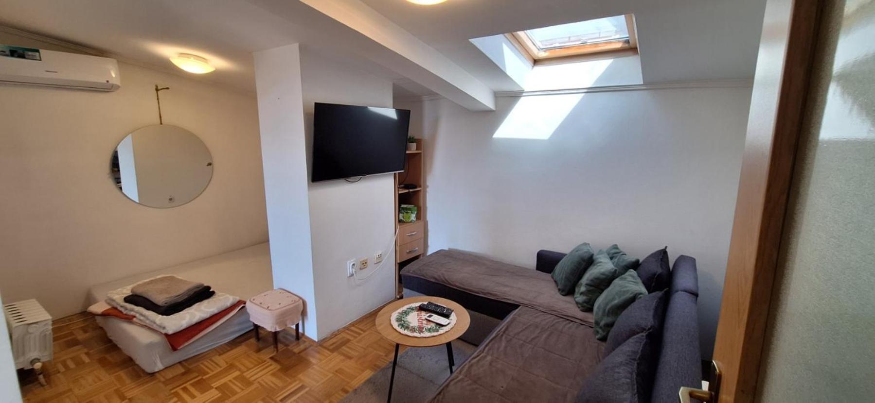 Apartman Ellye Lukavica Eksteriør billede