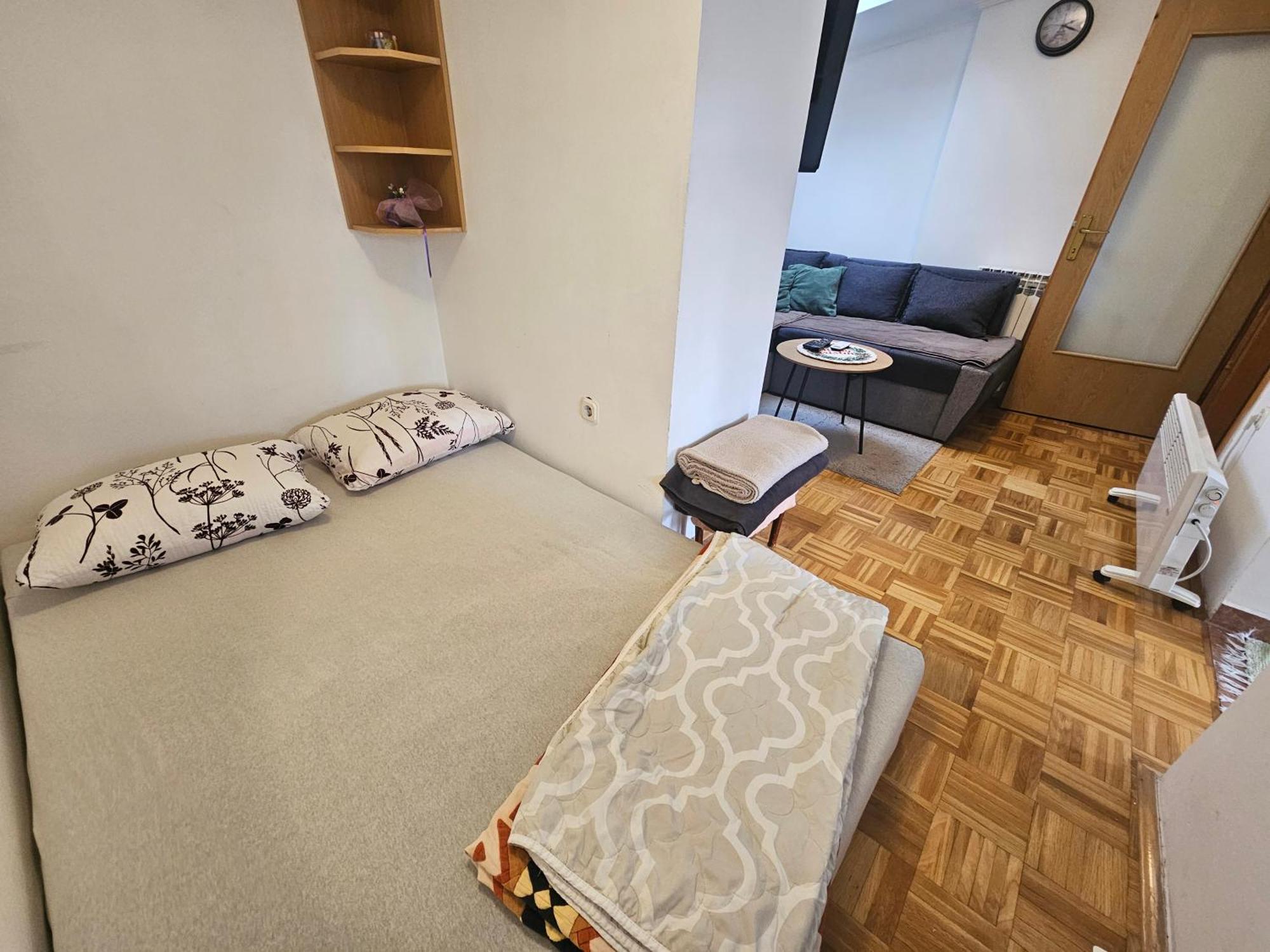 Apartman Ellye Lukavica Eksteriør billede