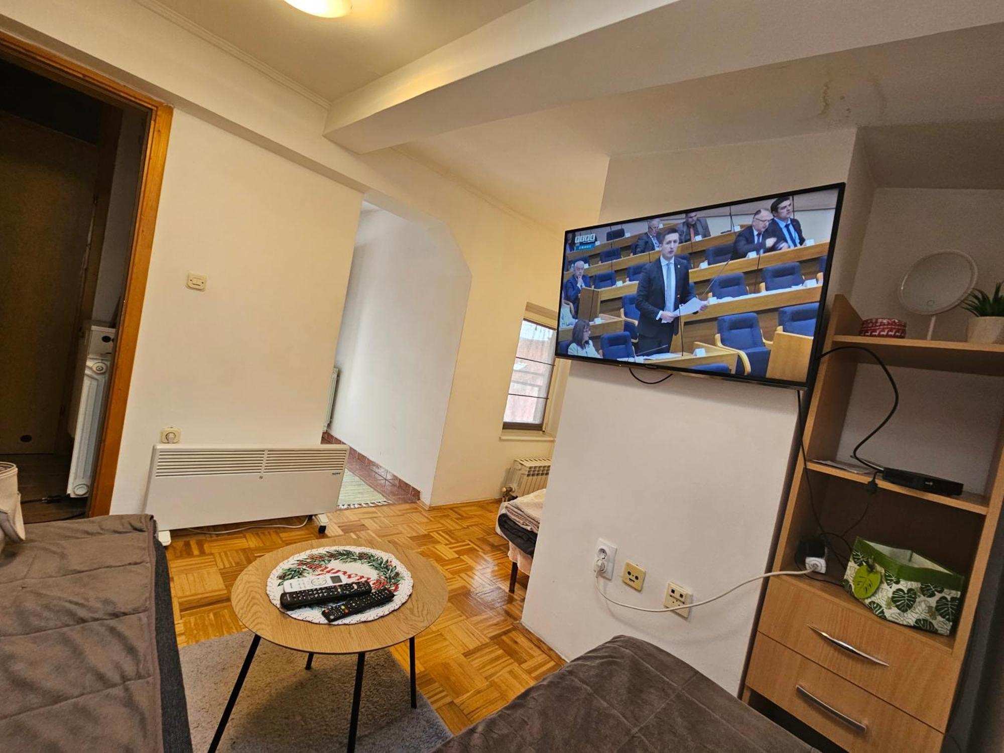 Apartman Ellye Lukavica Eksteriør billede
